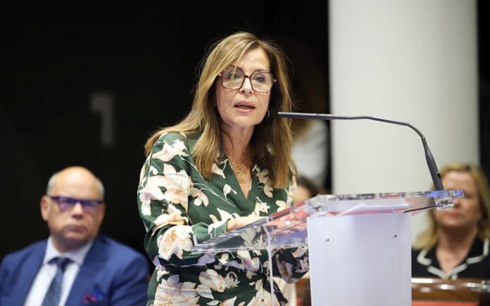 Lola Padrón, Diputada del Común.