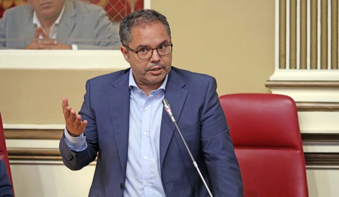 Gustavo Santana, portavoz de Empleo del Grupo Parlamentario Socialista.