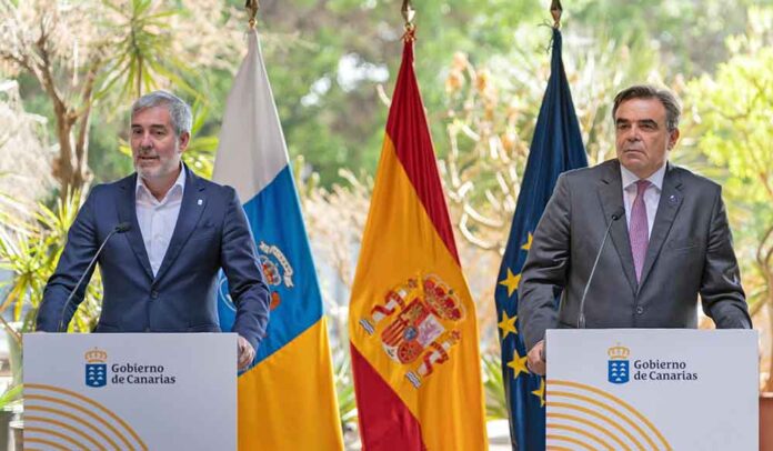 Rueda de prensa ofrecida por Fernando Clavijo y Margaritis Schinás.