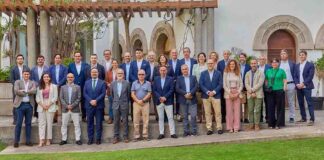 Representantes de organizaciones y empresas participantes en el encuentro de hoy.