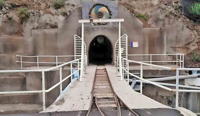 Boca del Tunel de Trasvase en Hermosilla.