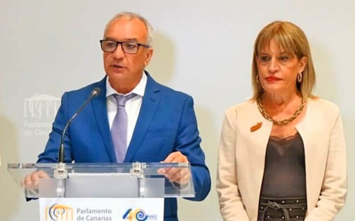 Luis Campos y Esther González, diputados de NC-BC en el Parlamento de Canarias.