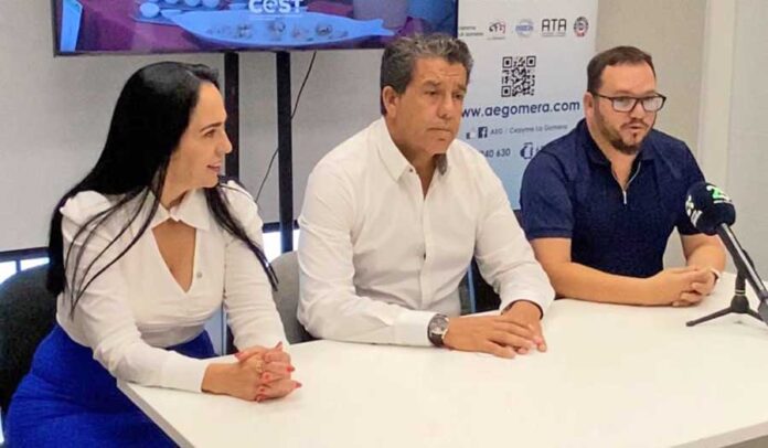 El representante de la AEG, Fernando Morales; el presidente del CEST, Javier Cabrera, y la vicepresidenta, Raquel Arroyo, han dado a conocer la programación completa del encuentro.