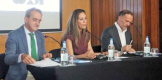 Jéssica de León, presentó hoy junto con representantes de los cabildos insulares, la ‘Estrategia Canaria de Infraestructuras Turísticas Insulares’.