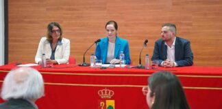 La concejal Clari Pérez, la alcaldesa Fátima Lemes y el concejal Naim Pérez.