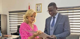 Esther Monzón, consejera de Sanidad del Gobierno de Canarias y Abdoulie Sanyang, ministro del Interior de Gambia.